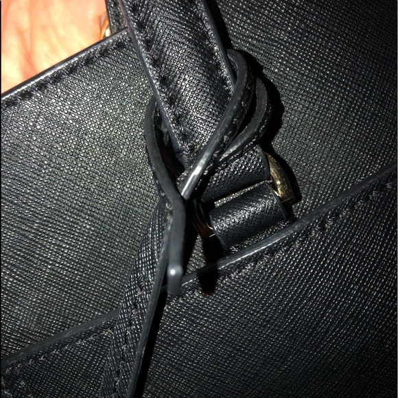 Tory Burch Robinson Leather Shoulder Tote - Picture 7 of 8